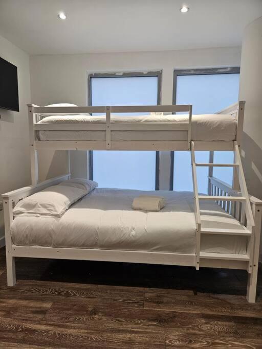 Ideal In Delta Dpg3 London Borough of Croydon