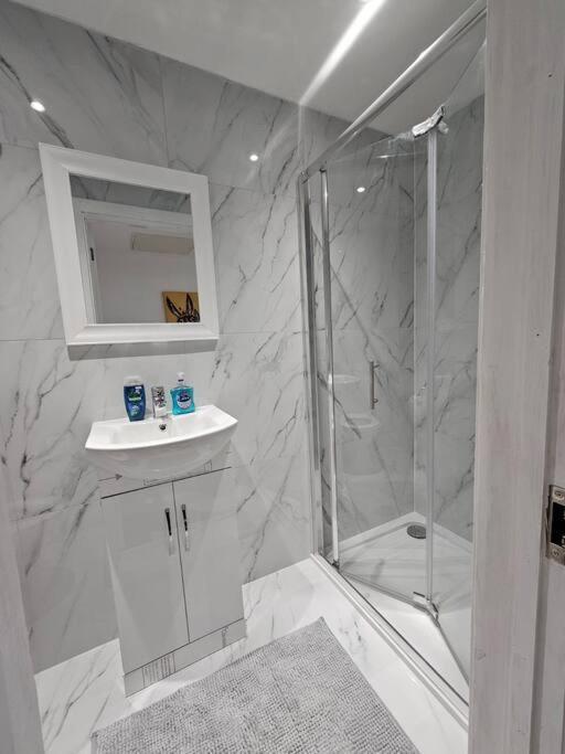 Apartment Ideal In Delta Dpg3 London Borough of Croydon